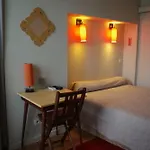 Hotelo Charite Otel Lyon