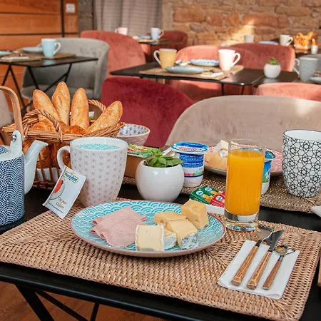 Hotelo Charite Szálloda 3*