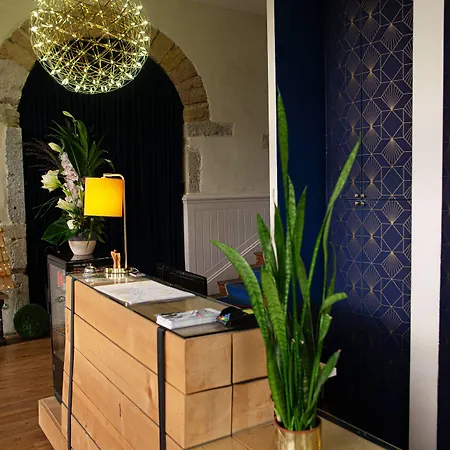 Hotelo Charite Отель Лион