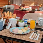Hotelo Charite Hotel 3*