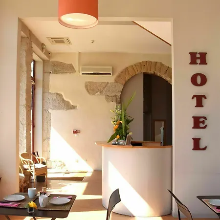 Hotelo Charité Hotel